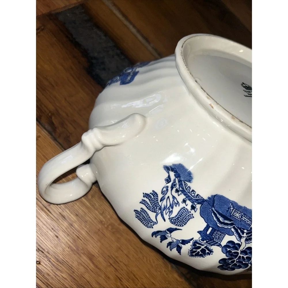 VTG ROYAL WESSEX BLUE WILLOW SOUP TUREEN‎  / LID & RARE  ENGLAND No Chips